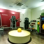 Занятия йогой, фитнесом в спортзале Mosfitness Москва