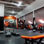 Занятия йогой, фитнесом в спортзале NeoFit Москва