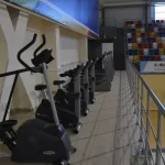Занятия йогой, фитнесом в спортзале Олимпиец Сургут