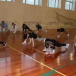 Занятия йогой, фитнесом в спортзале ОмГУПС, спортивный корпус Омск
