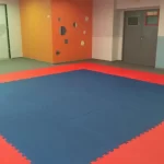 Занятия йогой, фитнесом в спортзале Оосинкан Бор