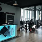 Занятия йогой, фитнесом в спортзале Papa Smith Fitness Москва