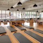 Занятия йогой, фитнесом в спортзале Pilates Class Loft Москва