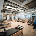 Занятия йогой, фитнесом в спортзале Pilates. Life. Studio Хабаровск