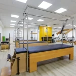 Занятия йогой, фитнесом в спортзале Пилатес Плюс Красноярск
