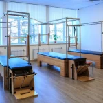 Занятия йогой, фитнесом в спортзале Пилатес Плюс Красноярск