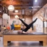 Занятия йогой, фитнесом в спортзале Pilates Studio Москва