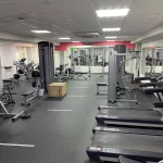 Занятия йогой, фитнесом в спортзале Планета спорт Курган