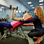 Занятия йогой, фитнесом в спортзале Планета спорт Курган