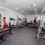 Занятия йогой, фитнесом в спортзале Platinum Владивосток
