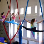 Занятия йогой, фитнесом в спортзале Полдэнс, воздушная гимнастика, растяжка Омск