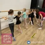 Занятия йогой, фитнесом в спортзале Progymkids Санкт-Петербург