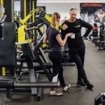 Занятия йогой, фитнесом в спортзале Record Fitness Великий Новгород