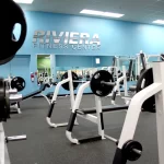 Занятия йогой, фитнесом в спортзале Riviera Fitness Разумное