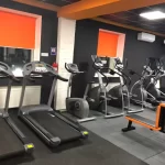 Занятия йогой, фитнесом в спортзале Riviera Fitness Разумное