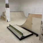 Занятия йогой, фитнесом в спортзале Schoolskate.ru Москва