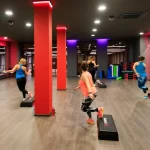 Занятия йогой, фитнесом в спортзале Self club Москва