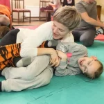 Занятия йогой, фитнесом в спортзале Семейная Мягкая школа Балашиха