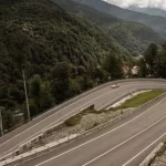 Занятия йогой, фитнесом в спортзале Серпантин Сочи