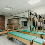 Занятия йогой, фитнесом в спортзале Shine Pilates Москва