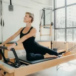Занятия йогой, фитнесом в спортзале Shine Pilates Москва