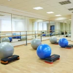 Занятия йогой, фитнесом в спортзале Школа аэробной гимнастики Пермь