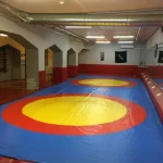 Занятия йогой, фитнесом в спортзале Школа Байдера Москва
