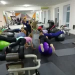 Занятия йогой, фитнесом в спортзале Школа подготовки к родам Томск