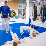 Занятия йогой, фитнесом в спортзале Школа самбо Три медведя Москва