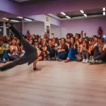 Занятия йогой, фитнесом в спортзале Школа танцев Эмоция Красноярск