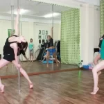 Занятия йогой, фитнесом в спортзале Школа танцев Карамбола Новосибирск
