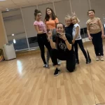 Занятия йогой, фитнесом в спортзале Школа танцев Танцуй Тут Москва