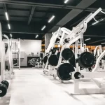 Занятия йогой, фитнесом в спортзале Сильные люди Сочи