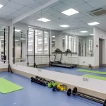 Занятия йогой, фитнесом в спортзале SkFitness Москва