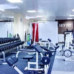 Занятия йогой, фитнесом в спортзале SkyFit Зеленогорск