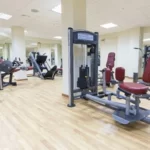 Занятия йогой, фитнесом в спортзале Снежинки Омск