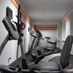 Занятия йогой, фитнесом в спортзале Спорт Тайм Жуковка