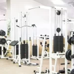 Занятия йогой, фитнесом в спортзале Спортклуб Фаворит Выборг