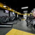 Занятия йогой, фитнесом в спортзале Status Gym Новороссийск