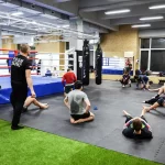 Занятия йогой, фитнесом в спортзале Стрела Тайский бокс Москва