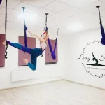 Занятия йогой, фитнесом в спортзале Stretch & Strong Studio Москва