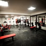 Занятия йогой, фитнесом в спортзале Strong gym Саки