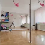 Занятия йогой, фитнесом в спортзале Студия растяжки и Pole Dance Петрозаводск