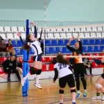 Занятия йогой, фитнесом в спортзале Тактика ВК Взлет Москва