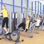 Занятия йогой, фитнесом в спортзале Тренажерный зал для детей и взрослых Омск