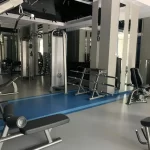 Занятия йогой, фитнесом в спортзале Тренажерный зал Зазеркалье Ялта