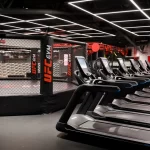 Занятия йогой, фитнесом в спортзале UFC GYM Москва