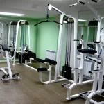 Занятия йогой, фитнесом в спортзале В форме Батайск