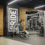 Занятия йогой, фитнесом в спортзале В форме Батайск