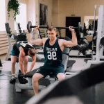 Занятия йогой, фитнесом в спортзале Веда Уссурийск